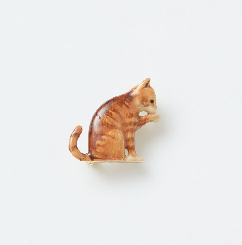 Ginger Tabby Brooch - Emerald Aurora